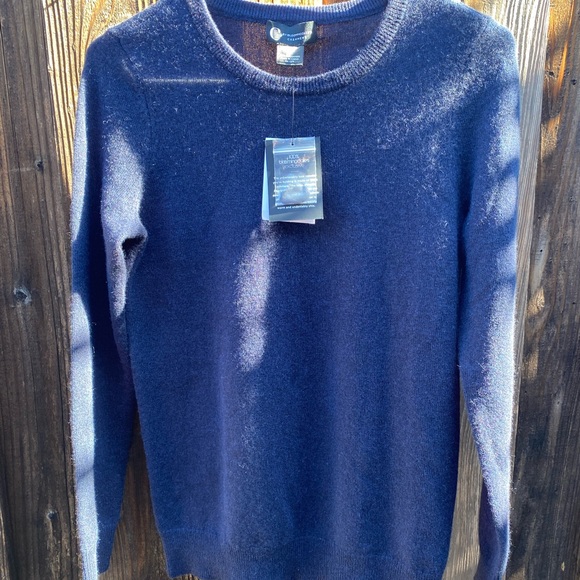 C by Bloomingdales cashmere sweater - Picture 3 of 9